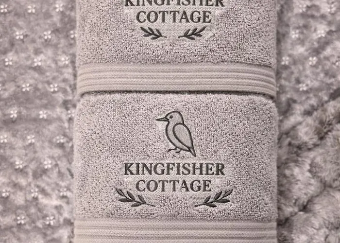 Holiday home Kingfisher At Falls *